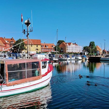 Harbour Sleep Motell Neksø Exteriör bild