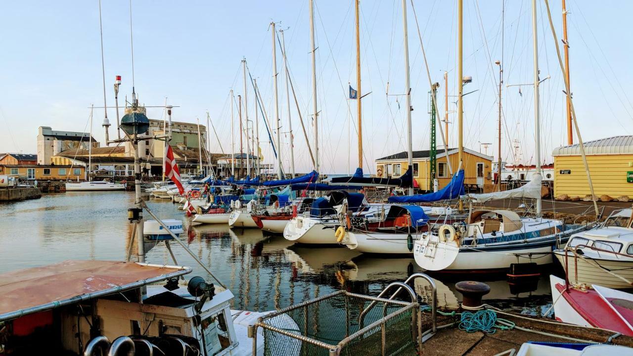 Harbour Sleep Motell Neksø Exteriör bild
