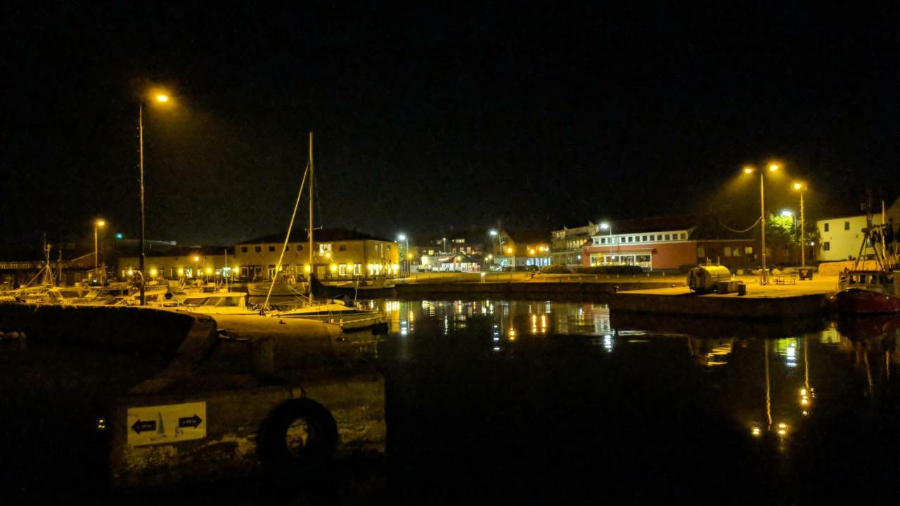 Harbour Sleep Motell Neksø Exteriör bild