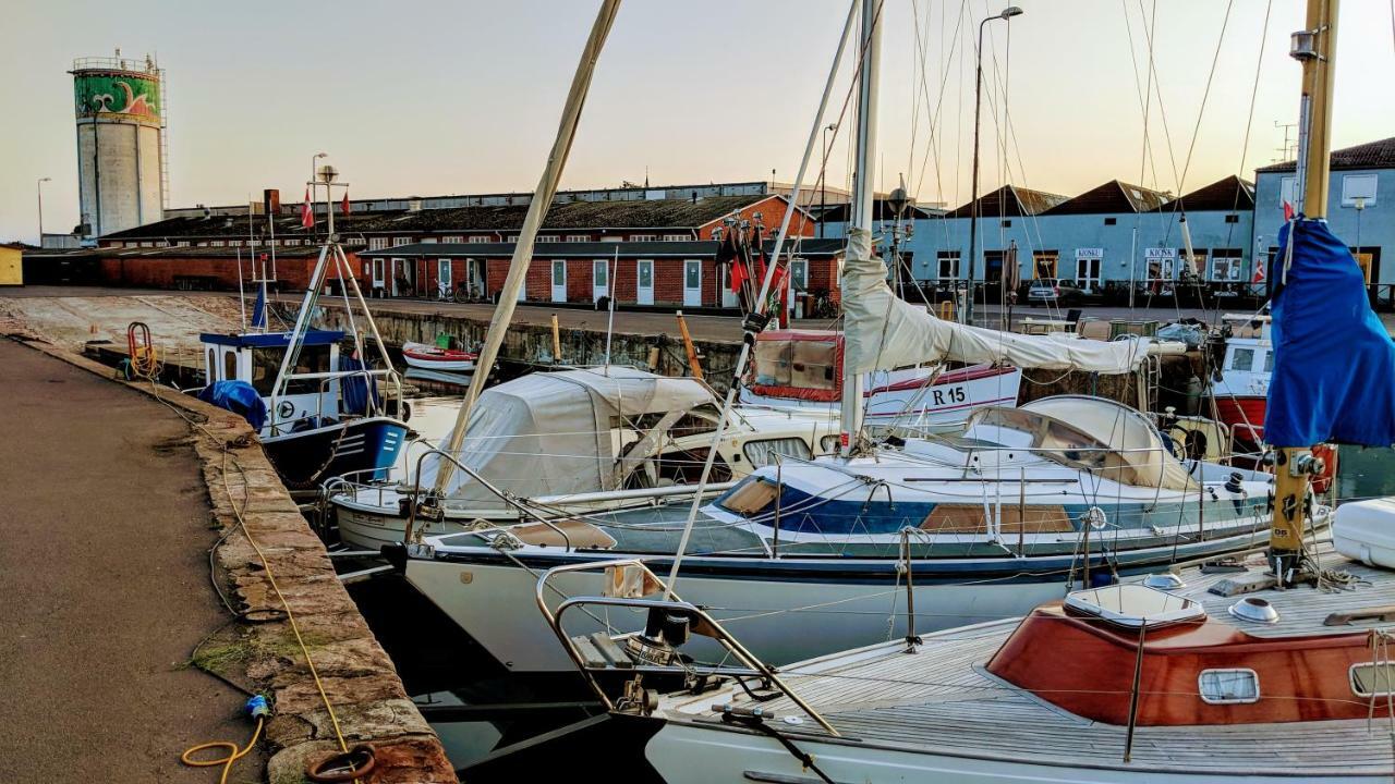 Harbour Sleep Motell Neksø Exteriör bild